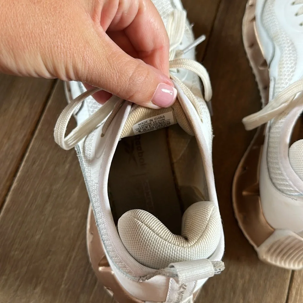 Reebok women’s zig dynamica sneakers size 8